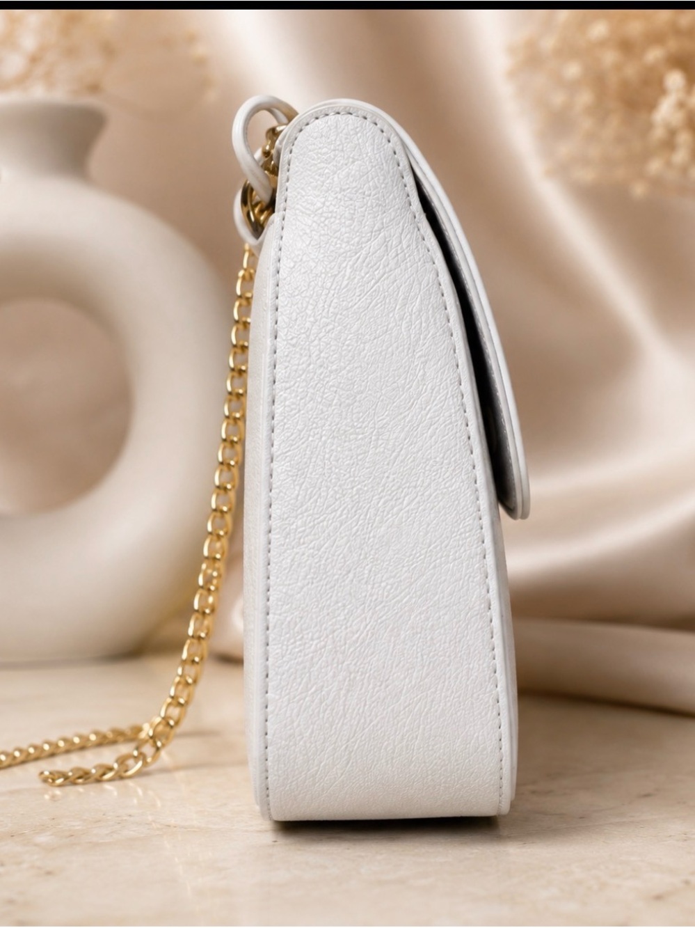 Gucci White Leather Shoulder Bag with Gold Chain Strap - Picture 9 of 11